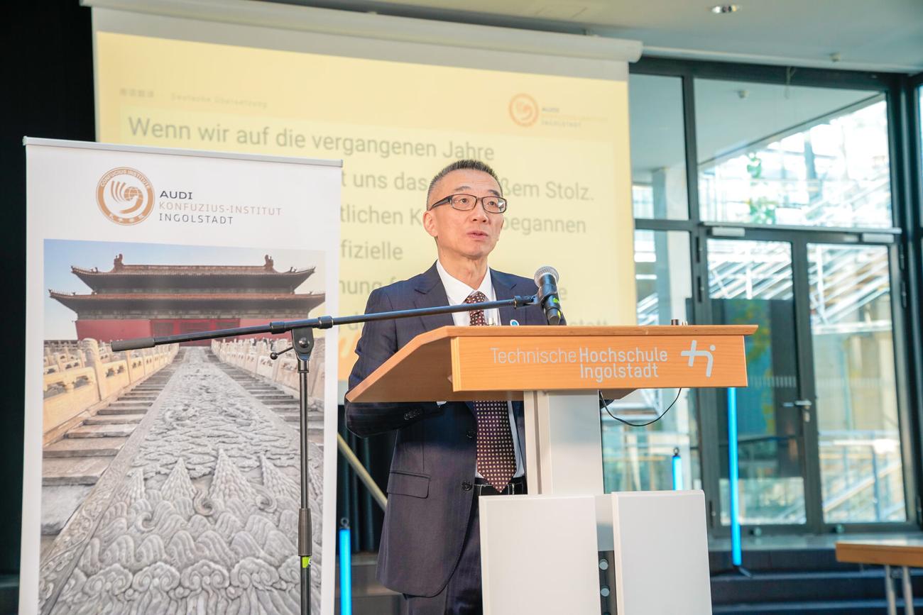 Prof. Dr. Bo Wu am Rednerpult